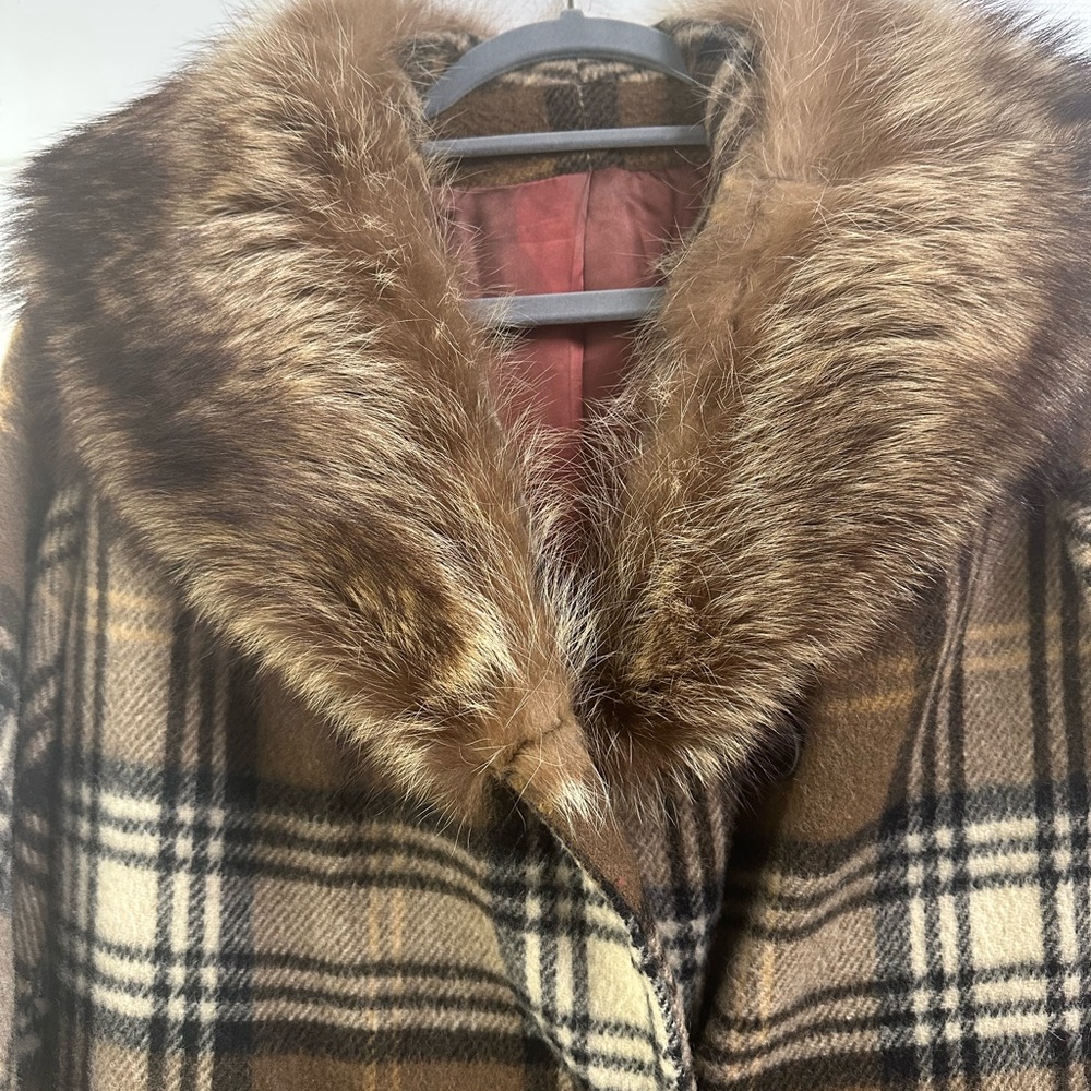 Woman’s Plaid Brown Fur Collar Coat - Picture 3 of 11